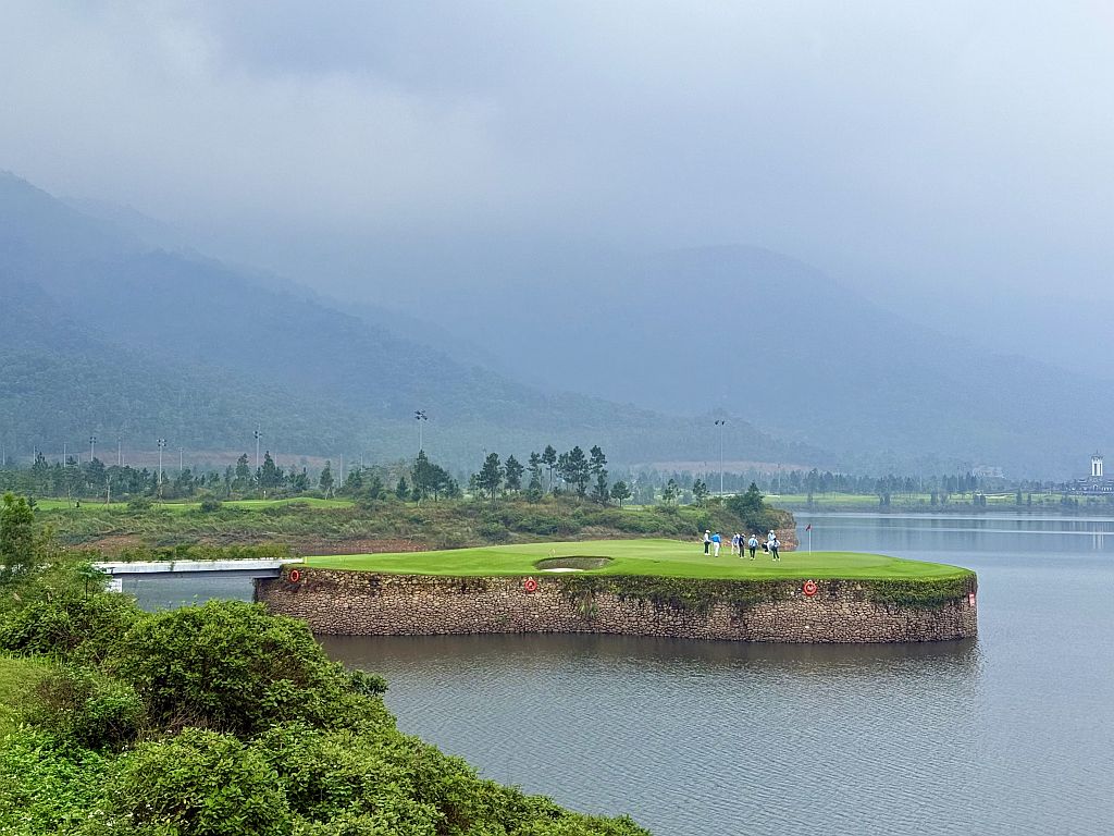 Thanh Lanh Valley Inselgruen